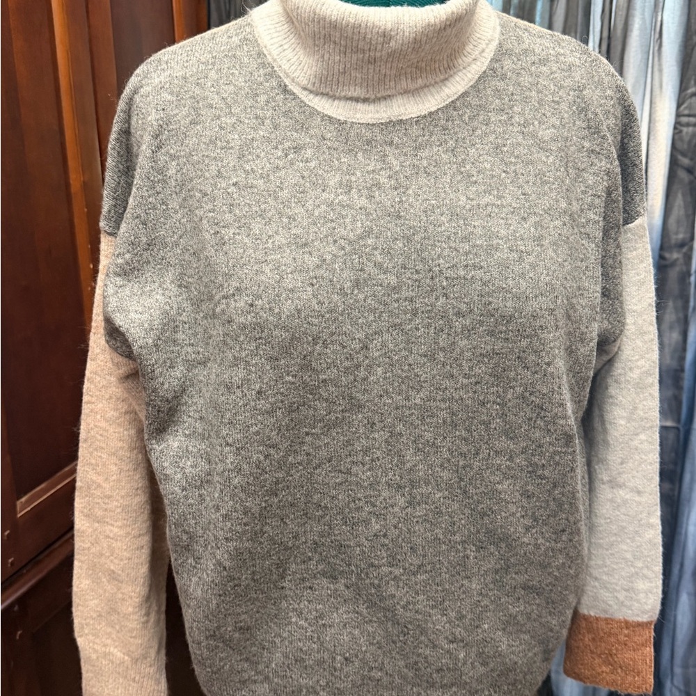 Fortune + Ivy Colorblock Turtleneck Sweater Gray Neutral Women’s Large NWT